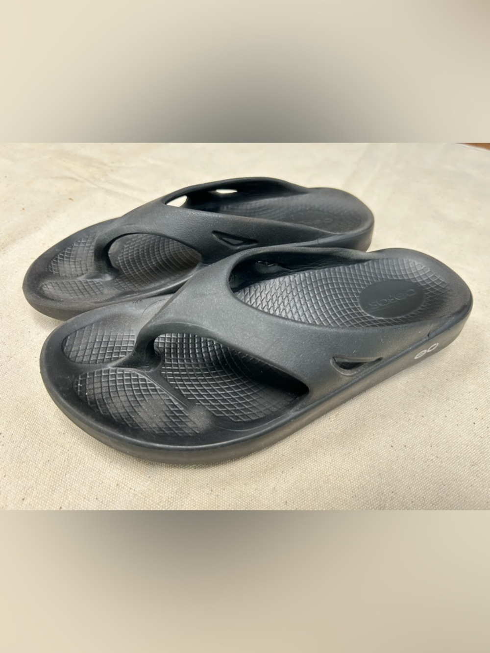 OOFOS Black OOriginal Recovery Slide Sandal, Men’s 5, OR Women’s 7. Top seller.